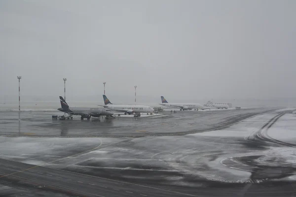 Airport and snow — Stock Photo, Image