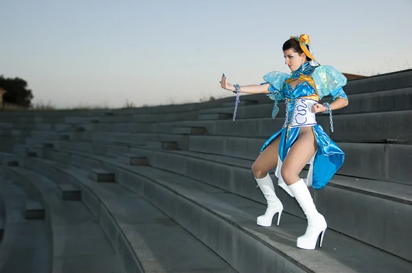 Kadın Cosplayers için elbise ile