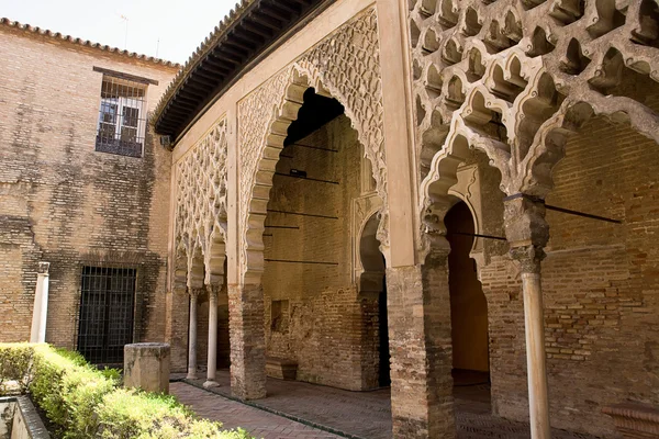 Patio de alcazar — Foto de Stock