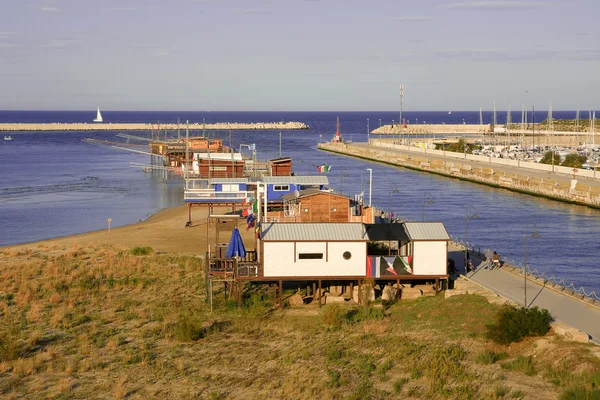 Casa di pesca sul porto di Pescara — Foto Stock