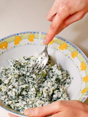 Ricotta peyniri ve sebze ile hamur