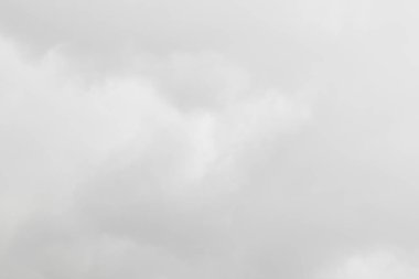 Gökyüzünün beyaz soyut arkaplanı, arkaplan tasarımı için bulanık odak.