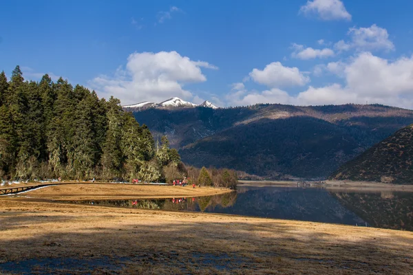 Potatso Nationaal Park in de provincie Yunnan, Volksrepubliek China — Stockfoto