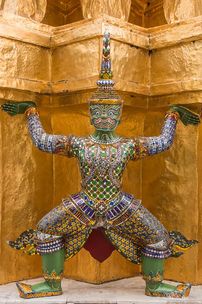 Giant which support golden chedi ,bangkok — Stock Photo, Image