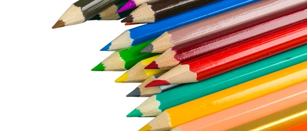 Lápices de color aislados sobre fondo blanco de cerca —  Fotos de Stock