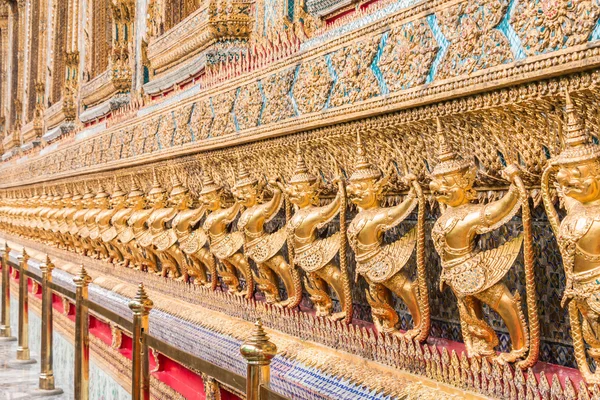 Golden Garuda of Wat Phra Kaew at Bangkok, thailand — Stock Photo, Image