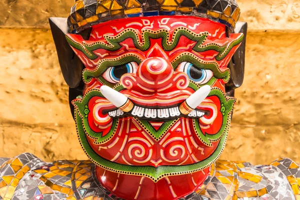 Kırmızı Dev Guardian Wat Phra Kaew Tapınağı, bangkok, Tayland