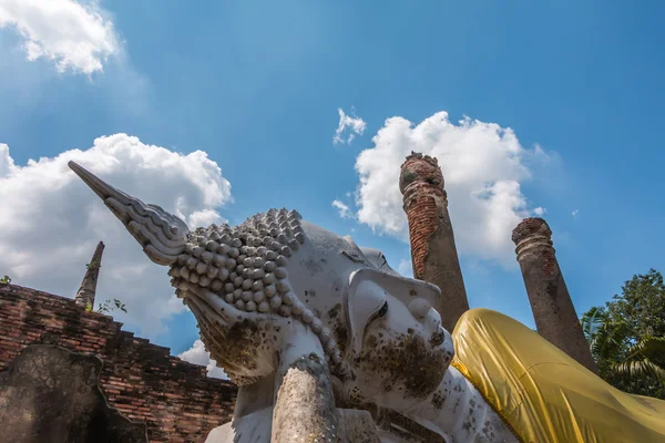 Buda'nın durumu wat yai chaimongkol, ayutthaya, Tayland at