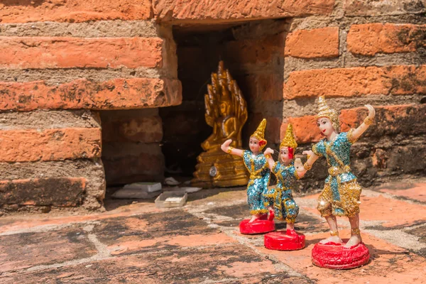 Speelgoed Angel Pop Boeddha Status op Wat Yai Chaimongkol, Ayutthaya, — Stockfoto