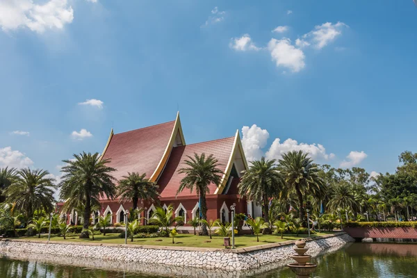 Röd paviljongen på Wat Yai Chaimongkol, Ayutthaya, Thailand — Stockfoto