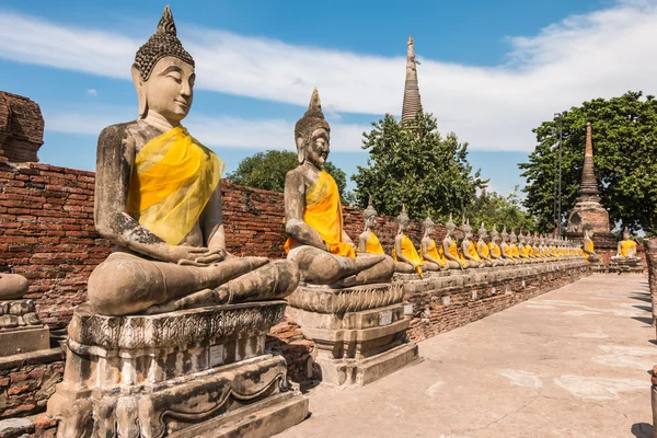 Statut de Bouddha à Wat Yai Chaimongkol, Ayutthaya, Thaïlande — Photo