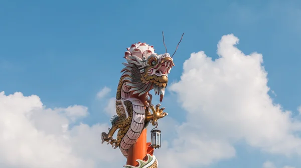 Wat Phananchoeng, Ayutthaya, t kırmızı kutup Çince dragon