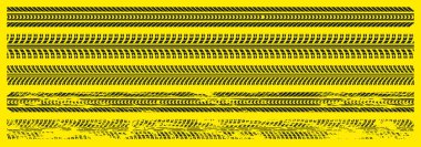 Siyah araba lastik izleri, yolda lastik tekerlek izleri.