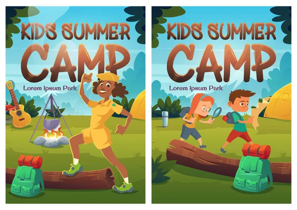 Crianças acampamento de verão cartazes de desenhos animados, crianças caminhada — Vetor de Stock