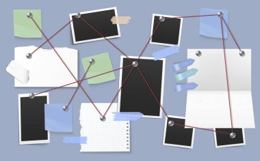 Suç delilleri, yırtık kağıtlar, notlar, fotoğraf çerçeveleri, iğneler ve kırmızı ipuçlarıyla dolu bir soruşturma kurulu. Polis duvarının 3D gerçekçi vektör çizimi