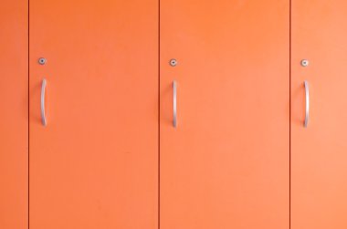 Turuncu dolap kapı
