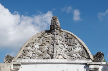 Bas Rölyef sumur gumantung, yeraltı stepway tüneli taman sari su Castle - jogjakarta Sultanlığı kraliyet bahçesi en üstündeki