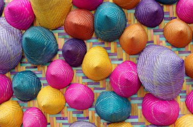 Renkli koni dokuma bambu bileşimi