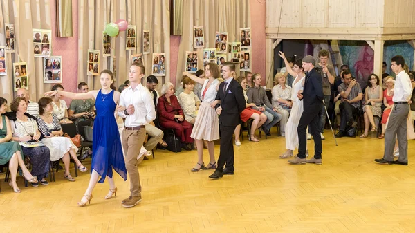 Bal maturalny. Gala tańca absolwentów — Zdjęcie stockowe