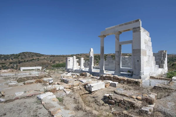 MÖ 6. yüzyıldan kalma beyaz mermerden antik Demeter tapınağı Naxos Adası, Kiklad Adaları, Yunanistan, Avrupa. Parthenon 'dan bir yüzyıl önce Tyrann Lygdamis tarafından inşa edildi..