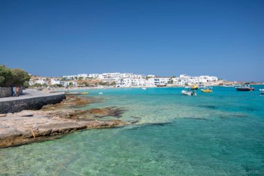 Koufonisia Adaları sahilindeki güzel mavi ve turkuaz sular, Yunanistan 2020