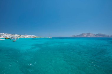 Koufonisia Adaları sahilindeki güzel mavi ve turkuaz sular, Yunanistan 2020