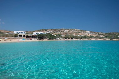 Koufonisia Adaları sahilindeki güzel mavi ve turkuaz sular, Yunanistan 2020