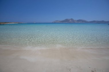 Koufonisia Adaları sahilindeki güzel mavi ve turkuaz sular, Yunanistan 2020