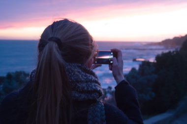 Gün batımında fotoğraf çekimi