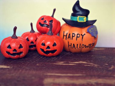 Arka plan veya duvar kağıdı ve kart tasarımı için 31 Ekim 'de Cadılar Bayramı' nız kutlu olsun.