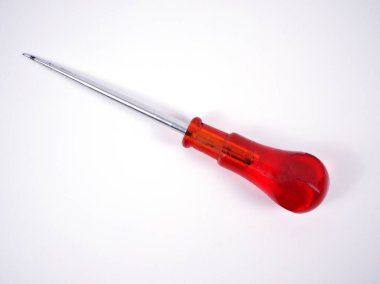Tornavida vidası beyaz arkaplanda izole edildi