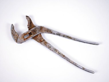 Kabza anahtarı pasını kullanan vintage beyaz arkaplanda izole