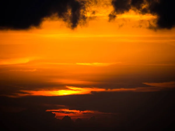 Wunderbare Abenddämmerung Schwarze Wolke Mit Gold Sonnenuntergang Dämmerung Natur Outdoor — Stockfoto