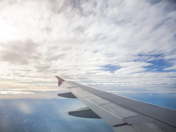 Wing Airplane Flying Cloud Blue Sky Background Transportation Tourism Travel — Stock Photo, Image