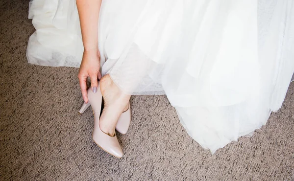 Düğün günü hazırlanıyorum.