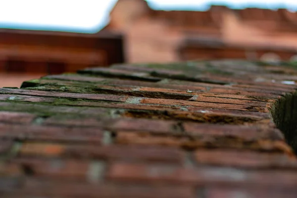 Eski tuğla kiremitler