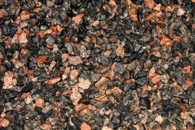 Küçük taşların desen arkaplanı kahverengi ve siyah