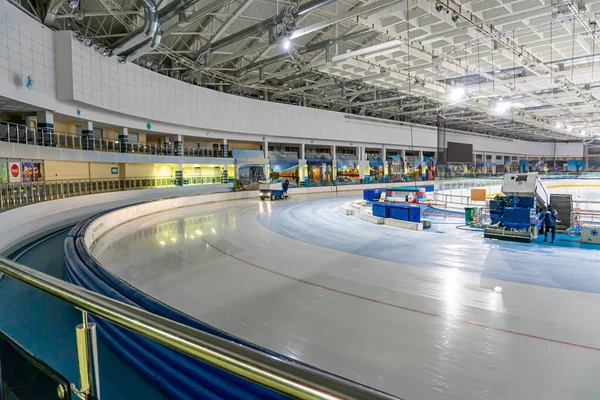 Vitryssland, Minsk - 18 januari: Sport komplex Minsk-Arena, isrengöring med en speciell maskin efter en skridskosession — Stockfoto