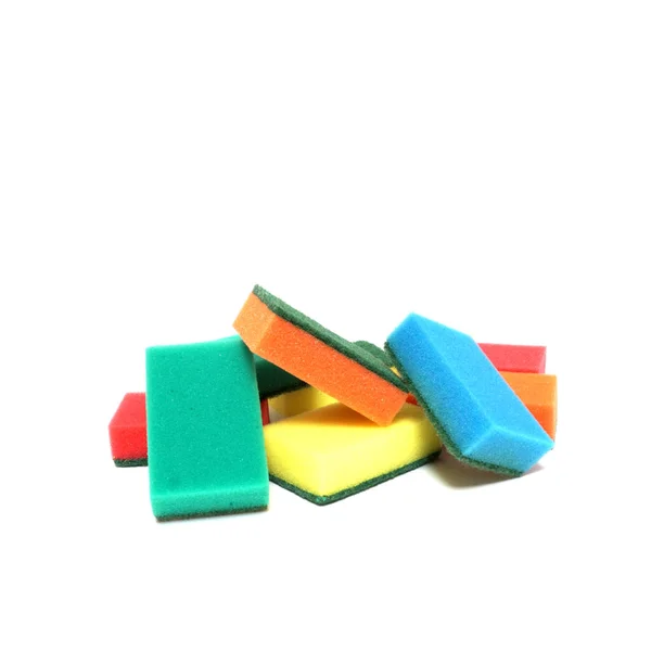 Heap esponjas lgbt multicoloridas para lavar pratos isolados em fundo branco — Fotografia de Stock