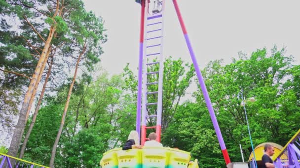 Attraction like a pendulum in a childrens amusement park, pendulum attraction for children on festival — Stock Video