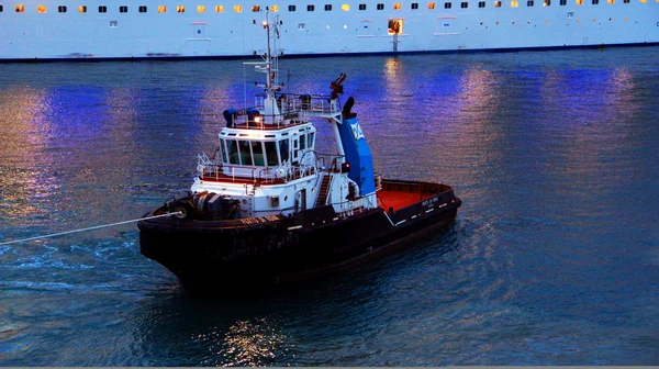 Crucero de lujo y barco — Foto de Stock