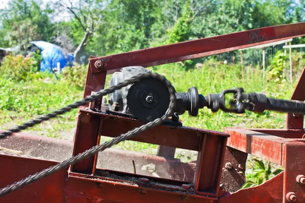 Bir mekanizma üzerinde dönen zincir