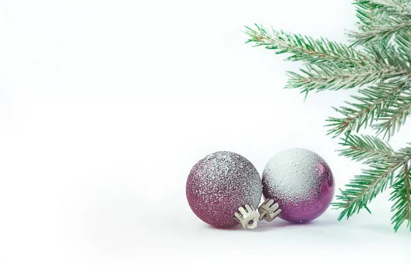 Ladin dallı Noel topları — Stok fotoğraf