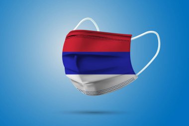Sırp Cumhuriyeti Ulusal Bayrağı ile Gerçekçi Koruyucu Tıbbi Maske. Sağlık hizmeti ve bayraklı tıbbi konsept. Vektör illüstrasyonu.