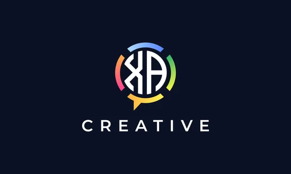 Lettres Initiales Creative Chat Logo Logo Intègre Une Forme Abstraite — Image vectorielle