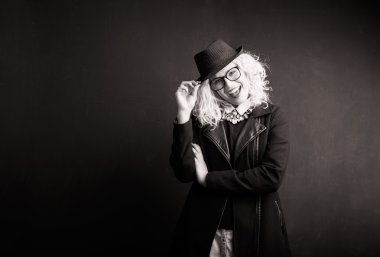 Seksi kadın siyah beyaz resim