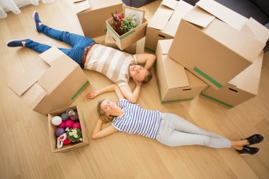 Çift kat yeni apartmanda yalan