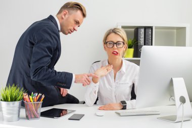 Patronu tarafından rahatsız çalışan