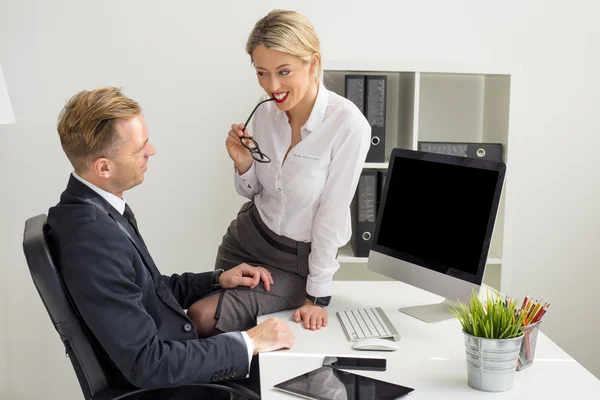 Secretary flirting with her boss — Stock Photo, Image