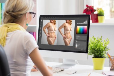 Fotoğrafı bilgisayarda düzenlemek ve modelin vücut şeklini değiştirmek onu daha zayıf göstermek için.